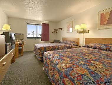 Super 8 By Wyndham Willmar Hotel Buitenkant foto